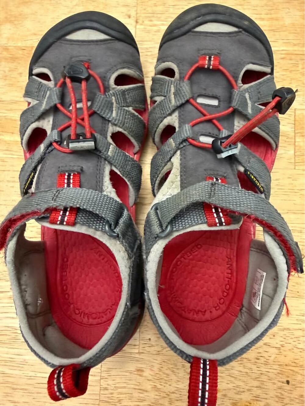 Keen Kids Size 4 Gray Red
